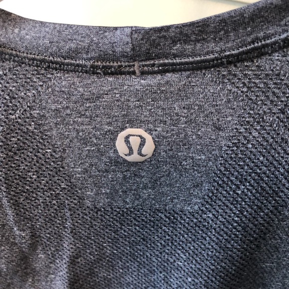 Lululemon men’s short sleeve T-shirt size medium - Picture 6 of 9